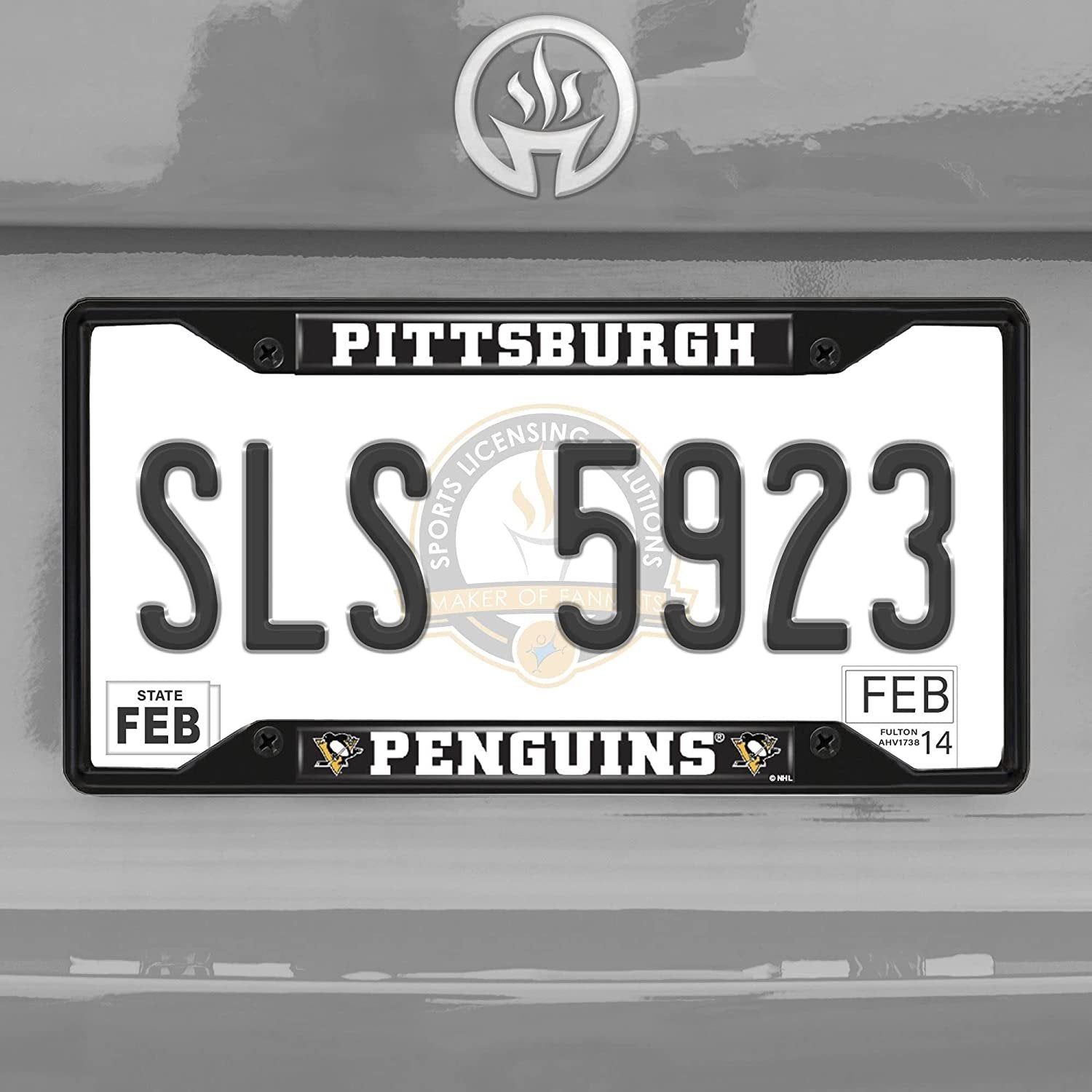 FANMATS 31389 Pittsburgh Penguins Metal License Plate Frame Black Finish