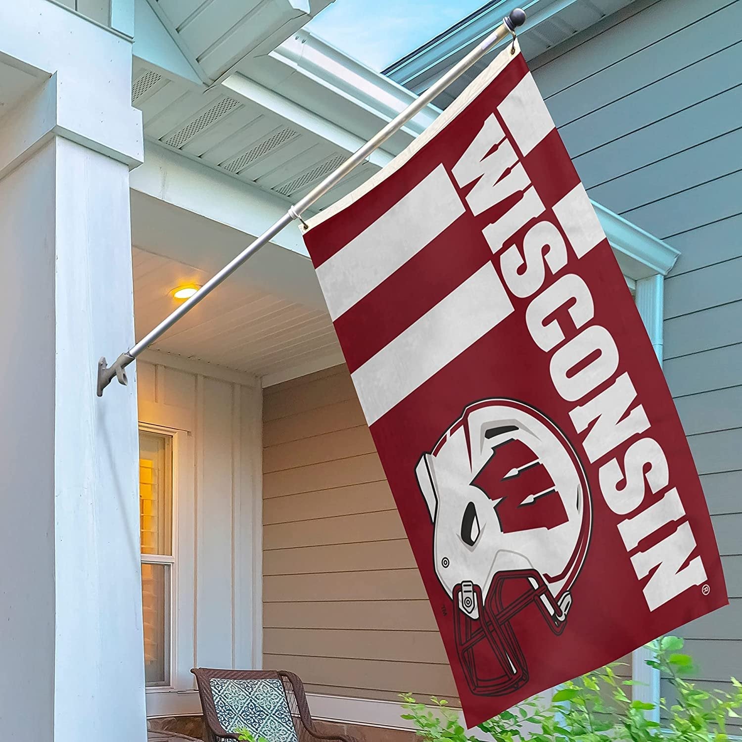 University of Wisconsin Badgers Flag Banner 3x5 Feet Metal Grommets Helmet Design